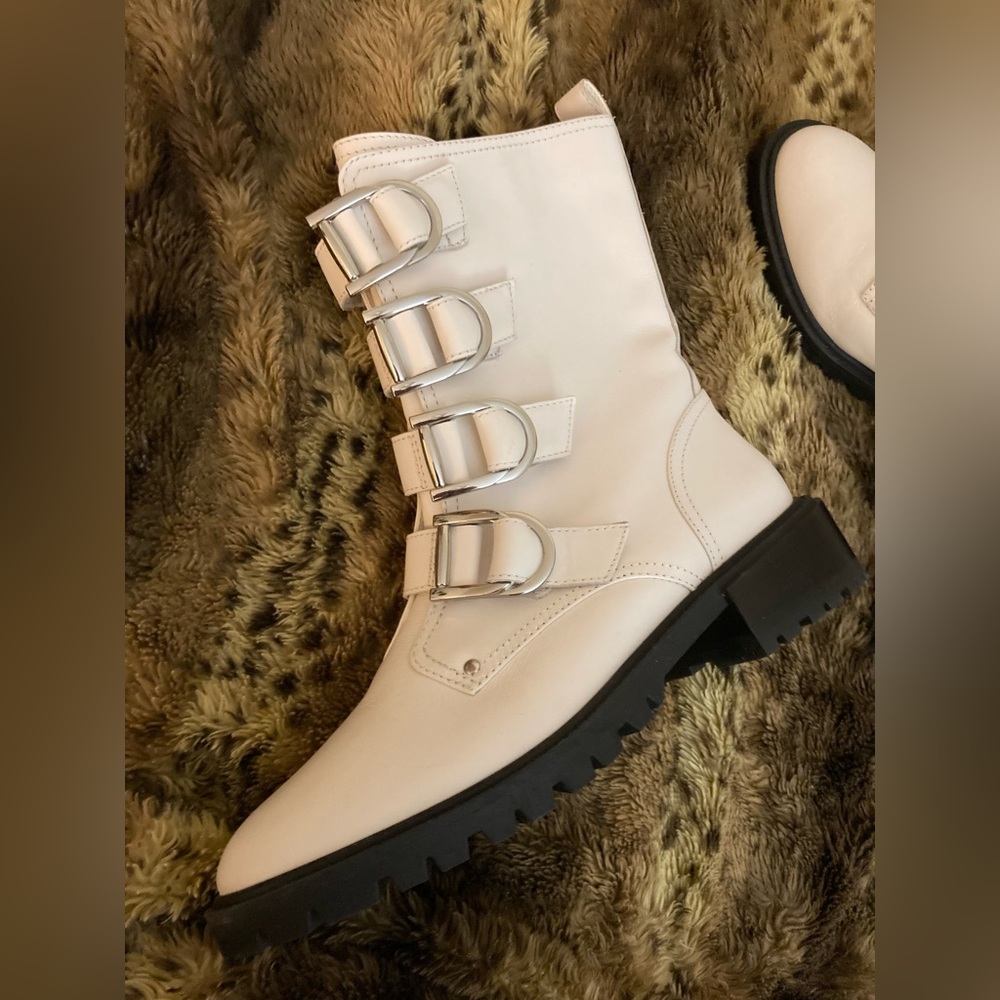 NEW Pair of VINCE CAMUTO White Boots Size 10 Frishea Leather Upper Shoes - Picture 4 of 14